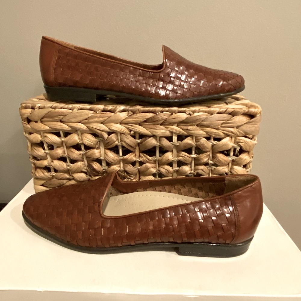 NWOT Cabin Creek leather upper loafers